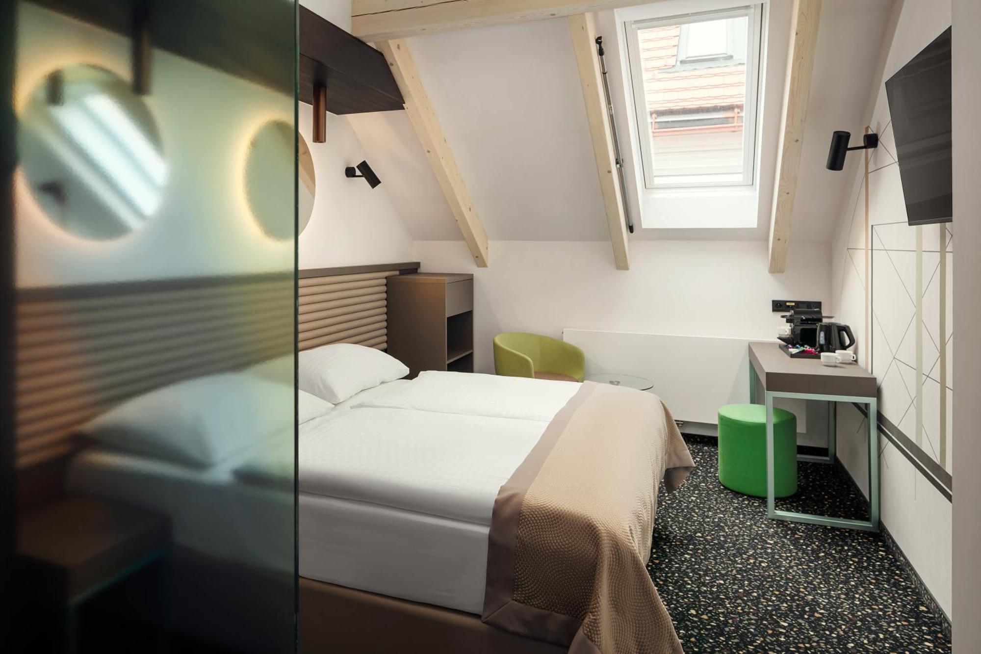 Ea Embassy 4* Praag