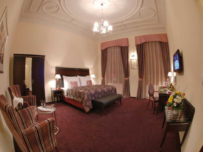 Ea Embassy Hotel Praag